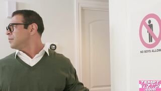 Stern Skool Tormentor Draven Navarro Insists Trans Schoolgirl in Class Guest room