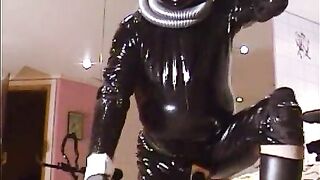 Roxina2002KinkyCockShow050402XXL.WMV