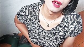 Super hot Japanese She-male Milking