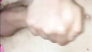 Lars Damberger wichst in pinker Satin frauenunterwäsche