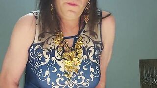 Buxomy Sissy Nutting