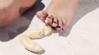 Kneeing a banana with my soles and climaxing