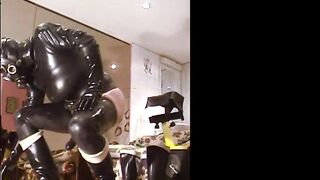 Roxina2003GasmaskAndTube110203XL.WMV