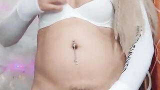 Rich white ts throating salami