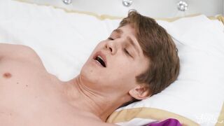 Jessy Dubai Humping The Bellhop