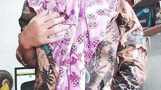 Phat Milk cans Hijab She-male Jacks Off Her Beefstick