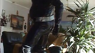 Roxina2003HotRubberFucktoy070403XL.WMV