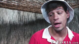 Busty slut Nickey Huntsman takes double dick spitroast