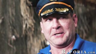 Busty slut Nickey Huntsman takes double dick spitroast