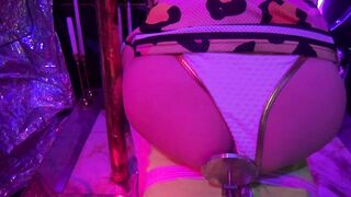 Toypleasurexxx - A golden plaything for my young donk