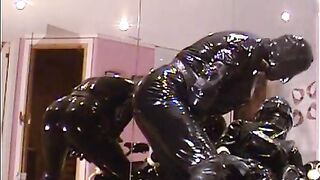 Roxina2003RoxyRubberFucker090303.WMV