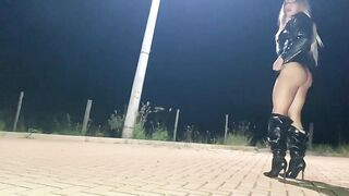 A filthy man plumbing a bi-atch's arse in the street.