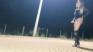 A filthy man plumbing a bi-atch's arse in the street.