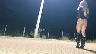 A filthy man plumbing a bi-atch's arse in the street.