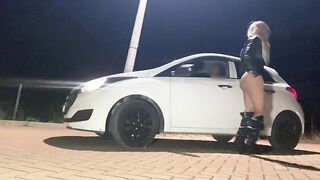 A filthy man plumbing a bi-atch's arse in the street.