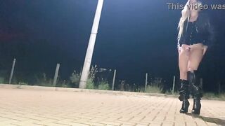 A filthy man plumbing a bi-atch's arse in the street.