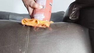 Arrombando o cu e mijando 2ds