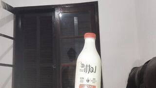 Arrombando o cu com garrafa 16