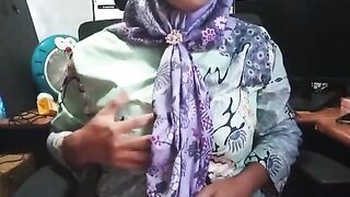 Stellar Large Boobies Hijab Transgirl Jerk