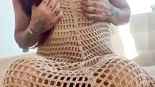 TRANSSEX LINDA DEMONSTRATING OFF HER MEATY TRUNK