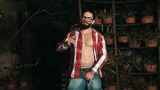 My neighbor caught me pissing in the garden and dreamed to gargle me off, so I made her munch my shoes and soles - Conclude in Crimson - Evezzini