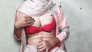 Fat hooter hijab t-girl wanks