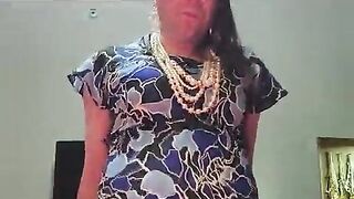 Buxomy Sissy Nutting 3