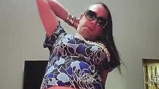 Buxomy Sissy Nutting 3
