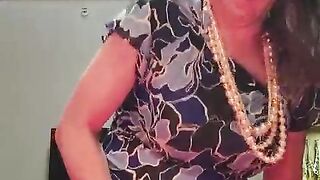 Buxomy Sissy Nutting 3