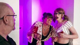 TRANS ANGELS - Izzy Wilde Showcases Her Shenis To Trevor Brooks, Leading To Warm Apartment Activity