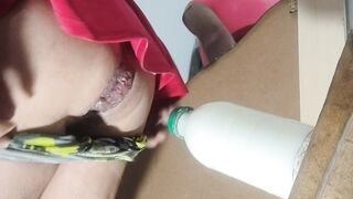 Arrombando o cu e mijando 4