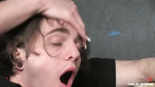 Danielle Penalize Curieuse Skater Guy