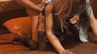 Servant transvestite, abased while permitting herself to be predominated