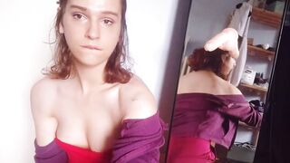 Nice trap peels off and plays with her fake penis into she shoots a load with it in her culo