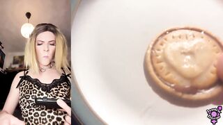 Monstrous Bone Shemale Brim And Jizm on Cookie Then Gobbles It - Jessica Bloom