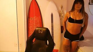 Rafa Surfistinha chega da academia bem safada e gostosa cheia de tesão.
