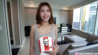 TGIRLSHOUSE - I Tipped The Adorable Delivery Nymph To Demonstrate Me Her Doll Spear