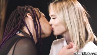 Caterer Lilly Bell Comforts Heartbroken Aelin Blue