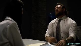 Trans Ava penetrates the agent in the apartment