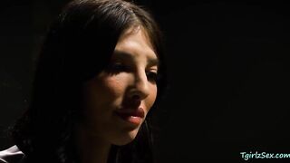 Trans Ava penetrates the agent in the apartment