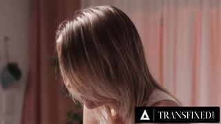 MESMERIZED - Nearsighted Masseur Kenna James's Voluptuous Caress Turns On Notorious Influencer Zariah Aura